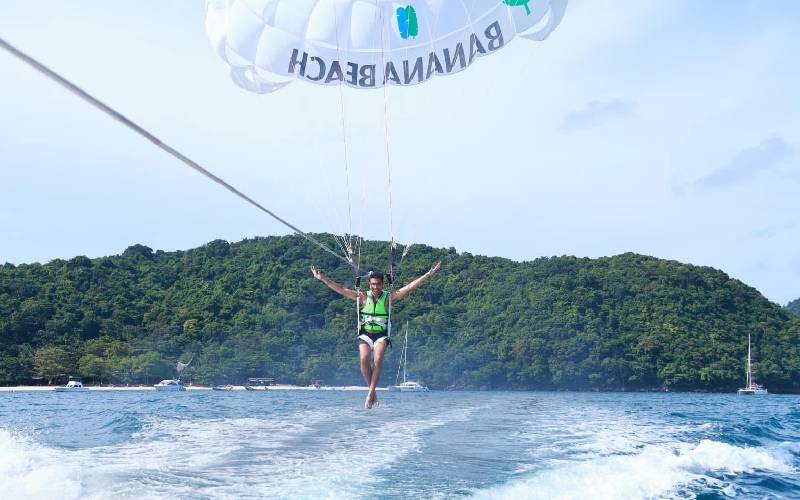 Day trip and fun parasailing at Banana Beach Day trip and fun parasailing at Banana Beach