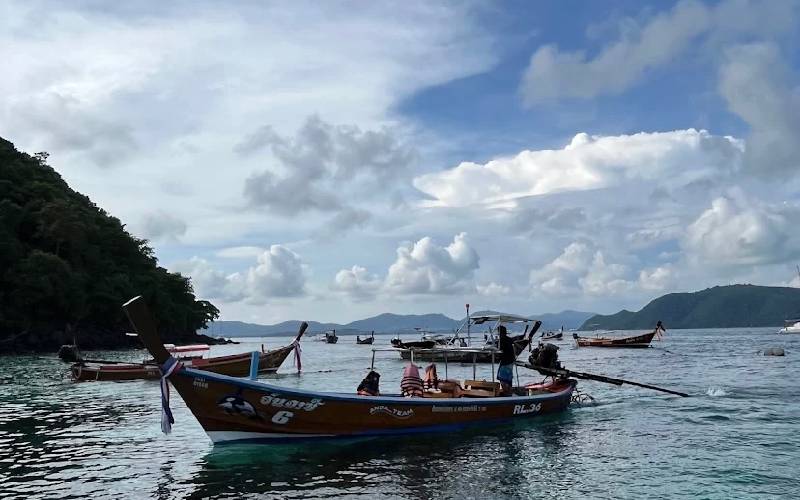 Banana Beach Speedboat to Banana Beach Island.